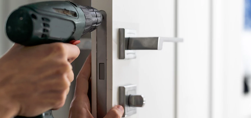 Locksmith For Lock Replacement Near Me in Glen Avon, CA